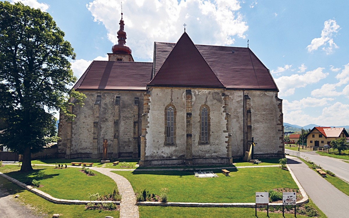Kláštorný kostol Sv. Petra z Alkantary v Okoličnom. Foto: Ľubomíra Šebová