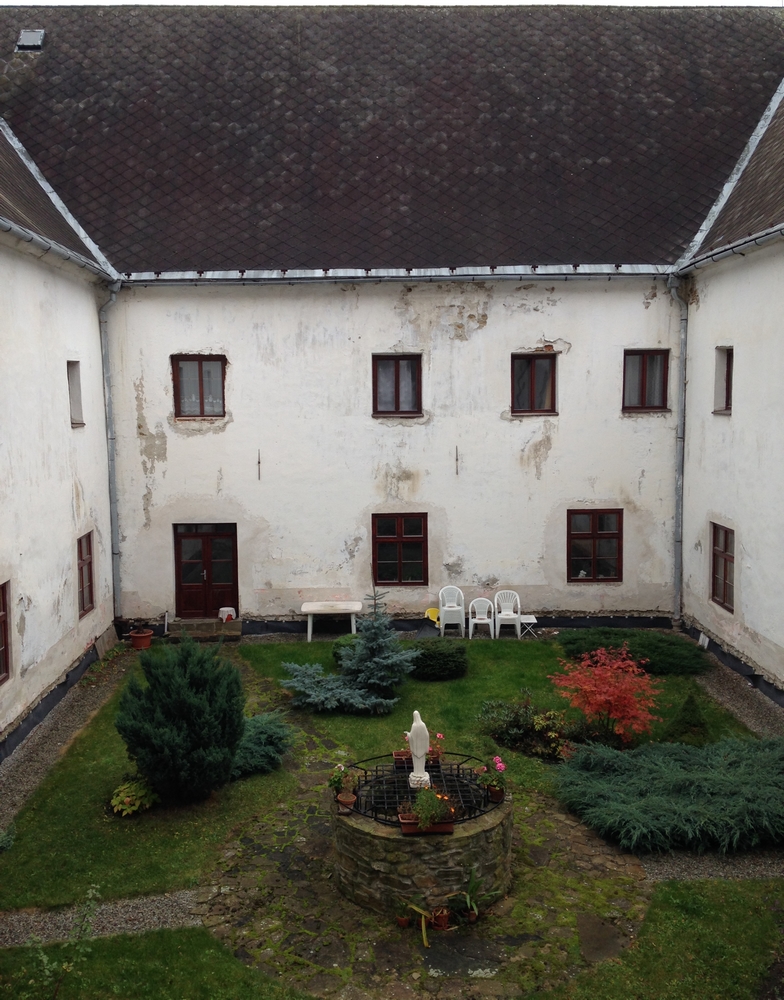 Rajský dvor kláštornej budovy